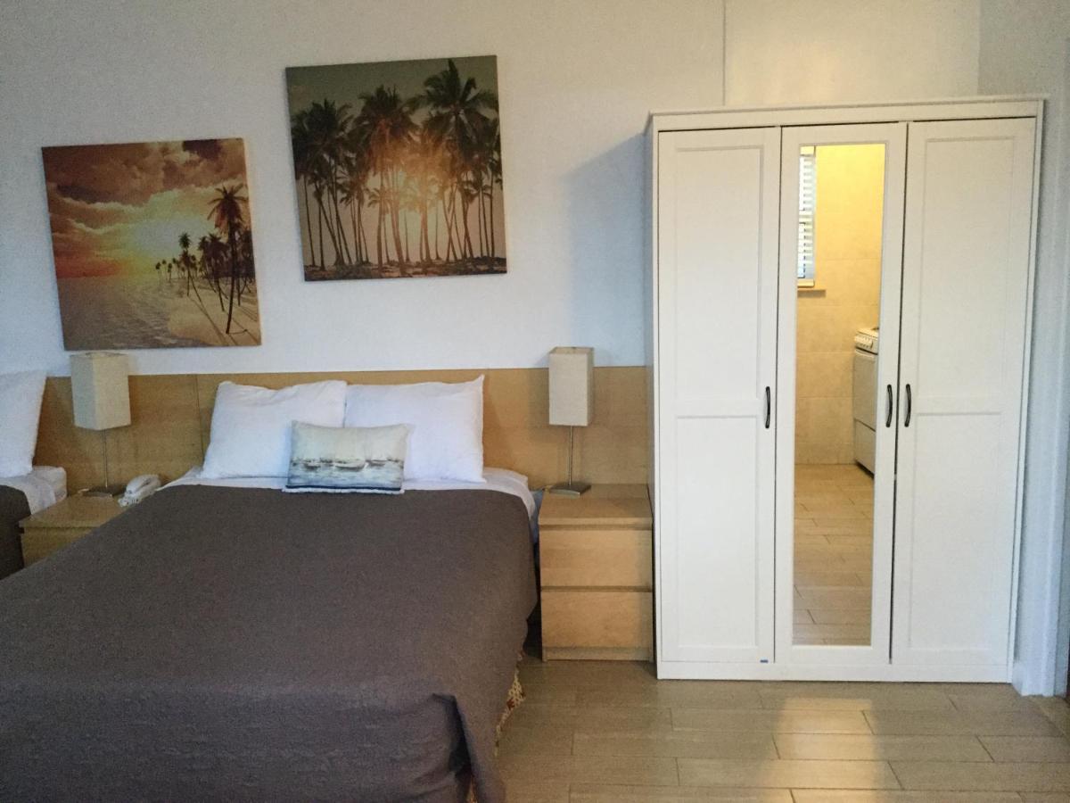 Breakaway Inn Guest House Lauderdale-by-the-Sea ภายนอก รูปภาพ