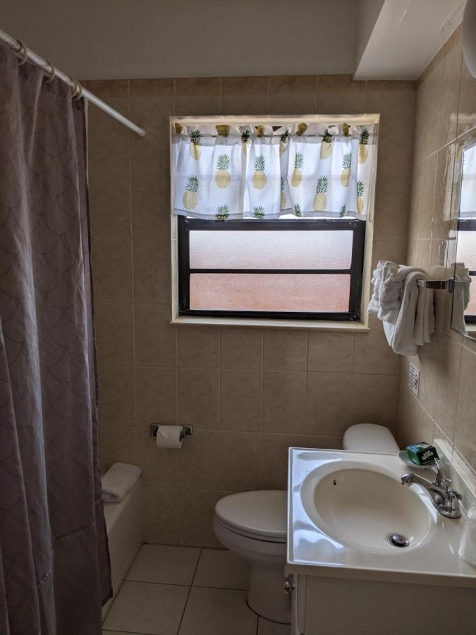 Breakaway Inn Guest House Lauderdale-by-the-Sea ภายนอก รูปภาพ