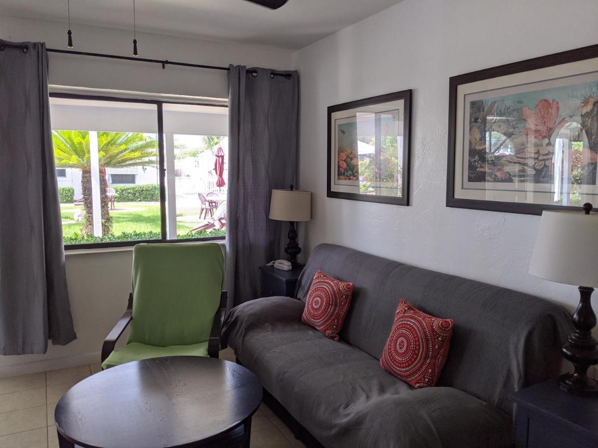 Breakaway Inn Guest House Lauderdale-by-the-Sea ภายนอก รูปภาพ