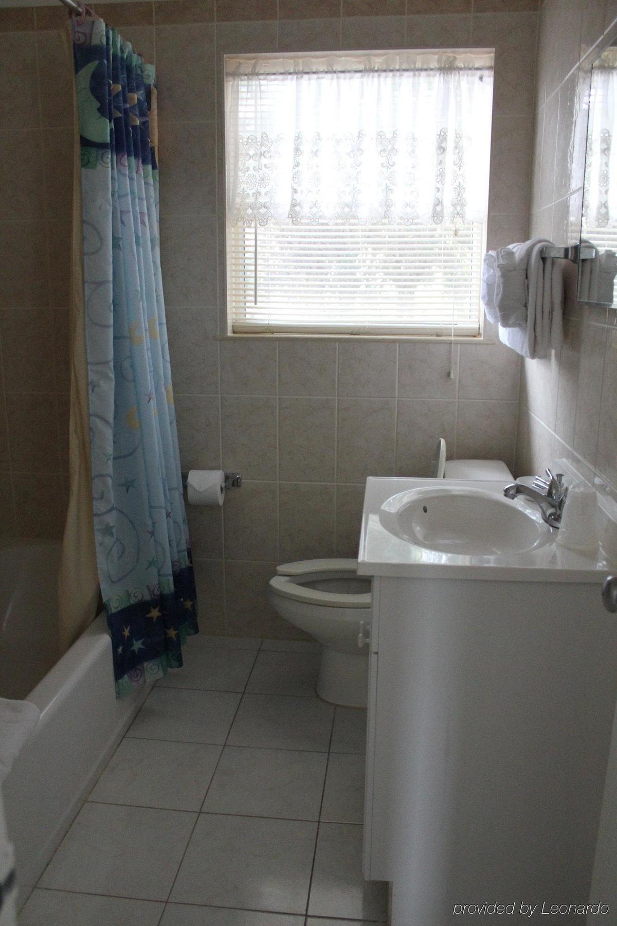 Breakaway Inn Guest House Lauderdale-by-the-Sea ภายนอก รูปภาพ