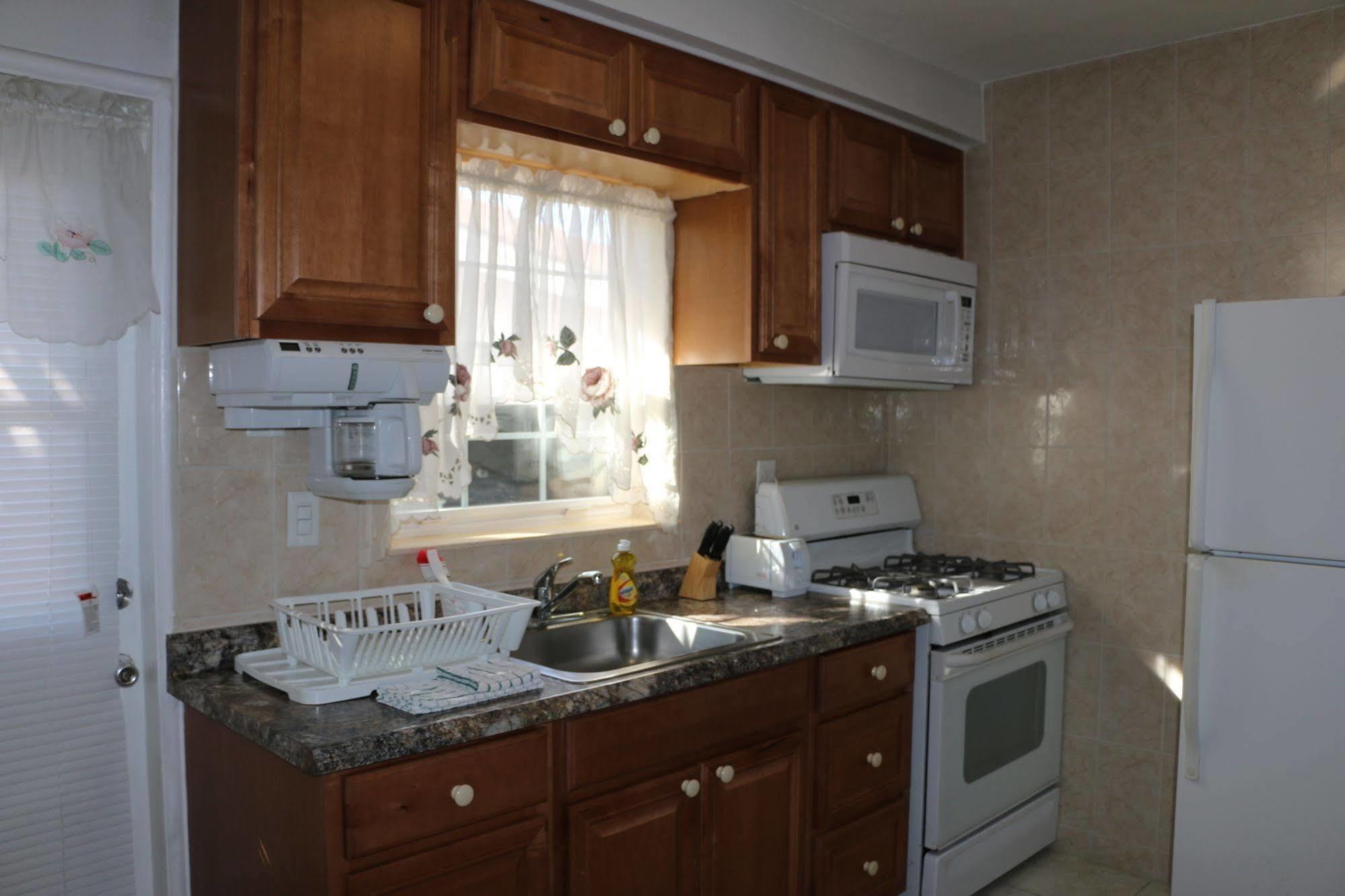 Breakaway Inn Guest House Lauderdale-by-the-Sea ภายนอก รูปภาพ