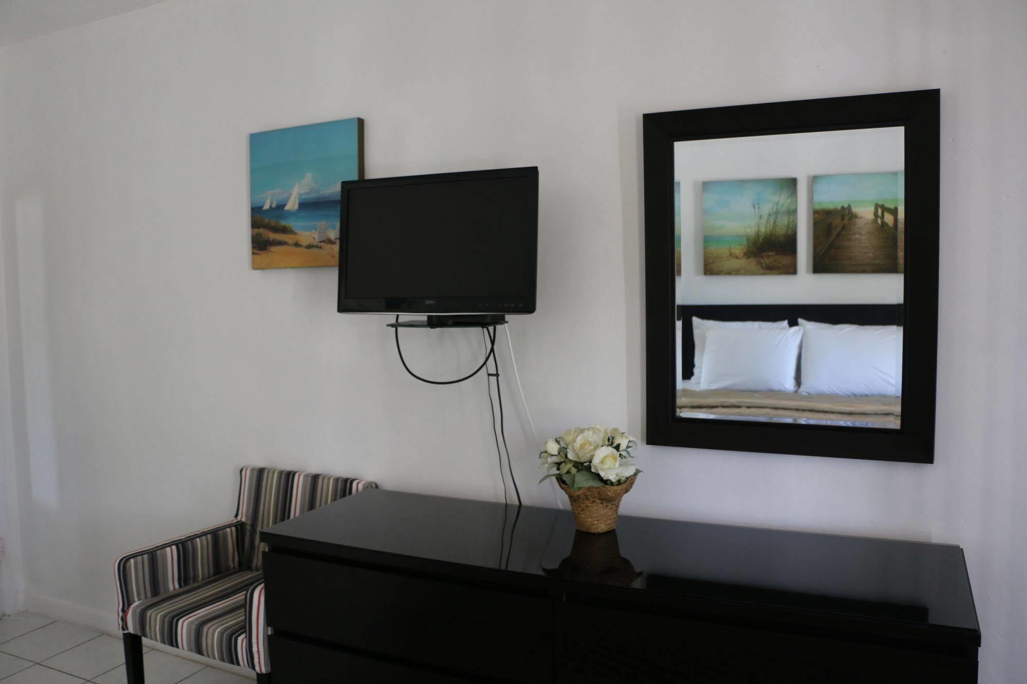 Breakaway Inn Guest House Lauderdale-by-the-Sea ภายนอก รูปภาพ