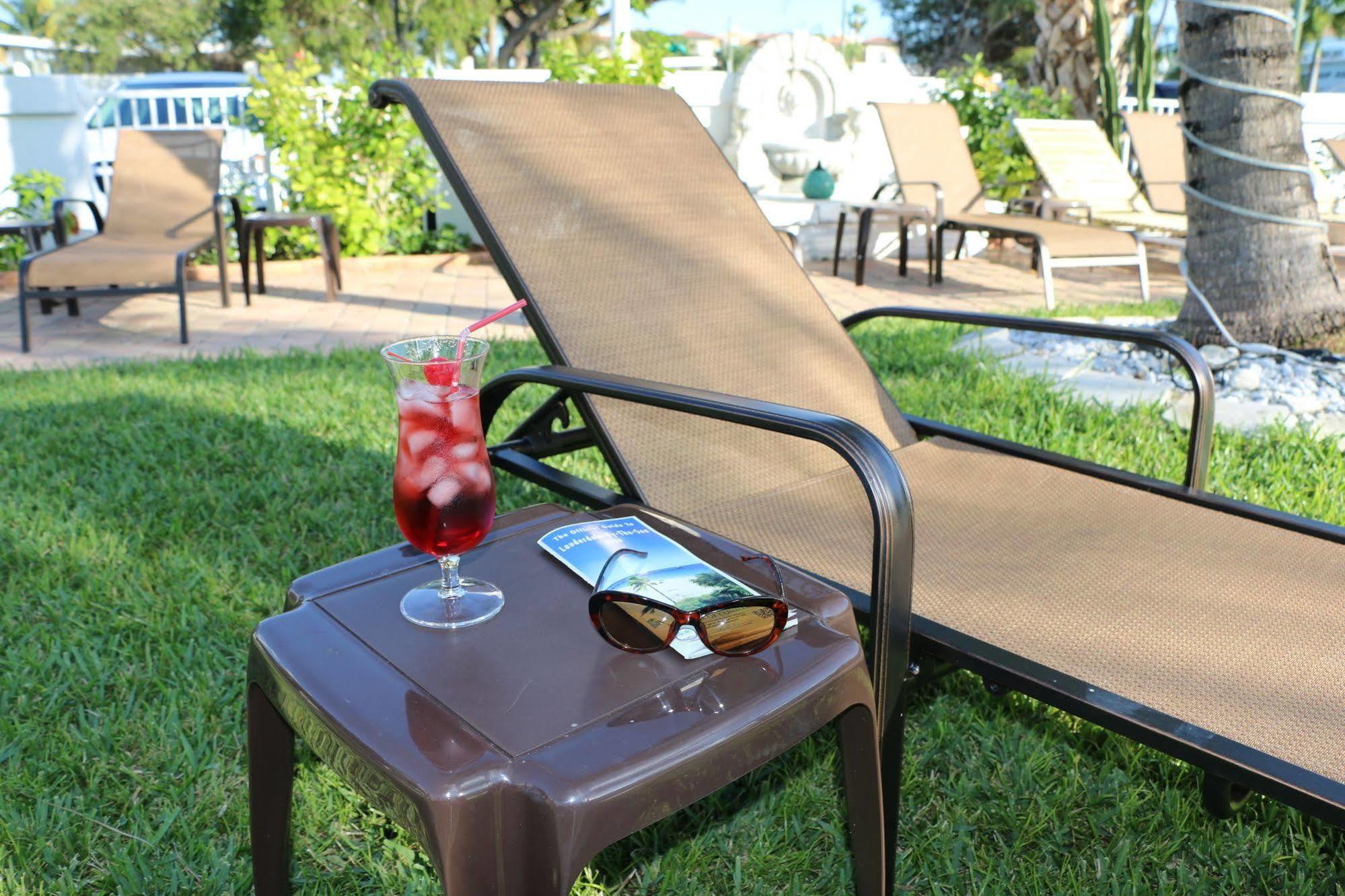 Breakaway Inn Guest House Lauderdale-by-the-Sea ภายนอก รูปภาพ