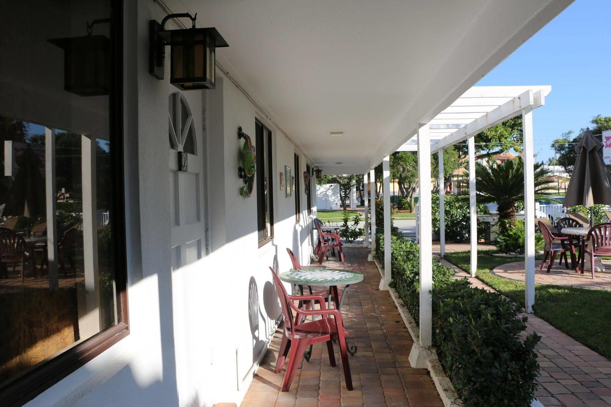 Breakaway Inn Guest House Lauderdale-by-the-Sea ภายนอก รูปภาพ